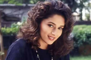 ரூ. 1.25 லட்ச தங்க புடவையில் ஜொலித்த பிரபல நடிகை.... அட இவரா