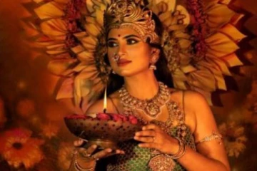 நவராத்திரிக்கும் கவர்ச்சி புகைப்படம்!! வாய்ப்பிளக்க வைக்கும் நடிகை ரம்யா பாண்டியன்..