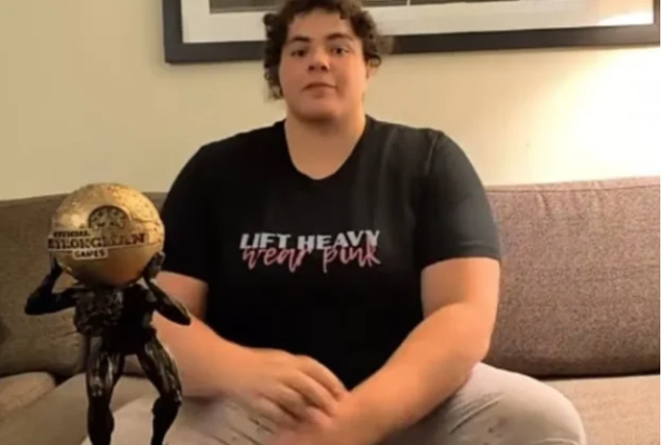 உலகின் வலிமையான பெண்ணின் பட்டம் பறிப்பு | World Strongest Woman Title Stripped For Trans