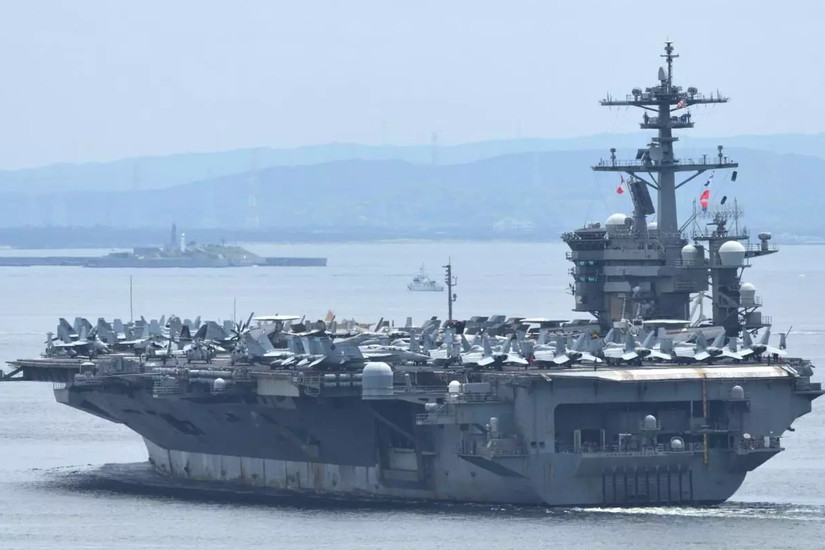 தாக்கப்பட்டதா அமெரிக்காவின் பெரும் போர் கப்பல் ; ஈரானுக்கு கிடைத்த பதிலடி | Attack On America S Warship Strike To Iran