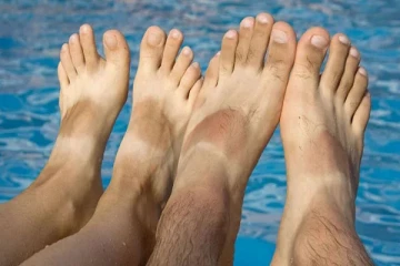 காலில் உள்ள கருமையை போக்க இத ட்ரை பண்ணுங்க!