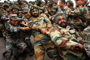 போட்டியில் சீன வீரர்களை மண்ணை கவ்வ வைத்த இந்திய ராணுவத்தினர் - என்ன போட்டி'னு தெரியுமா??