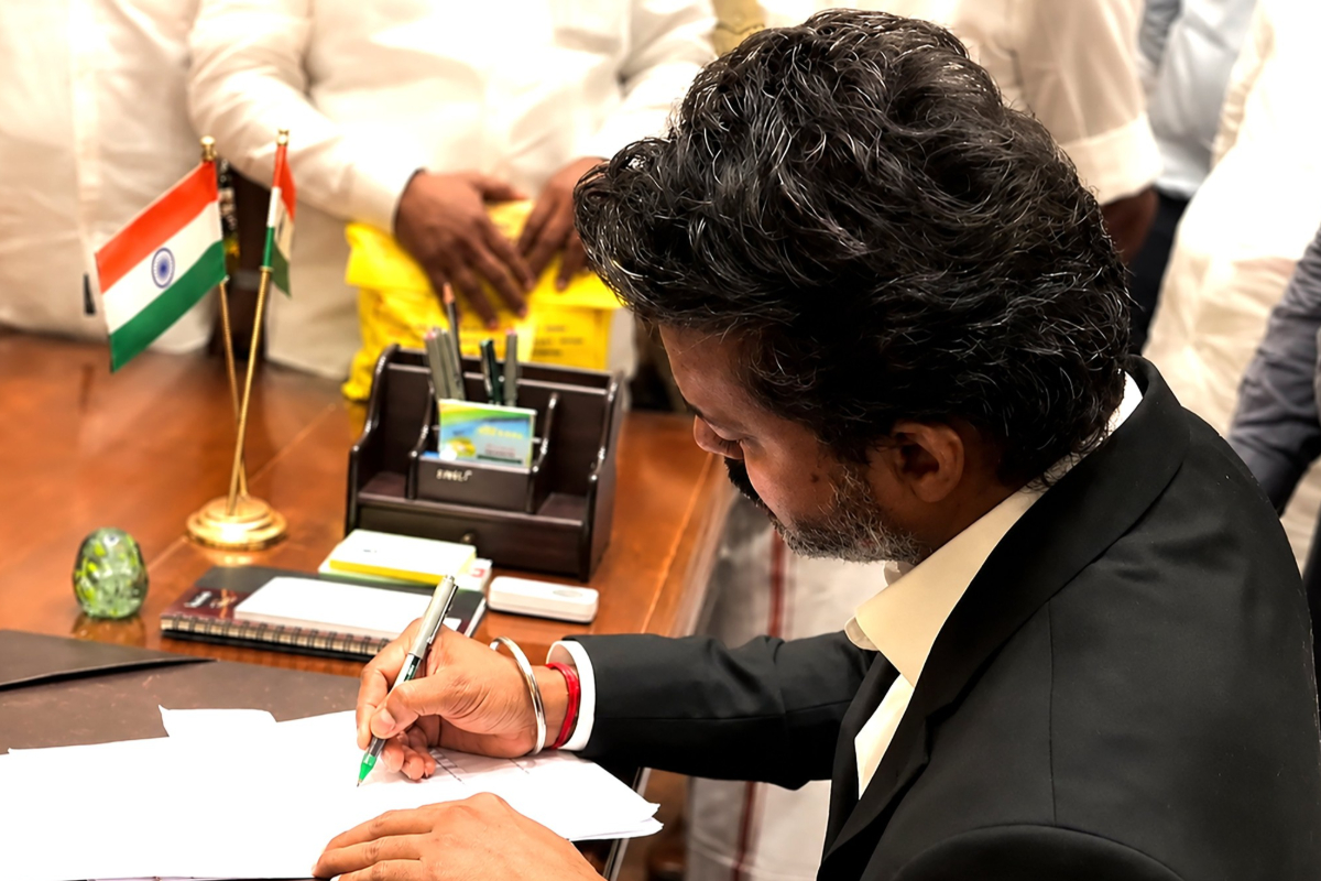 திருச்சி கிழக்கில் இருந்து பதவி விலகினார் விஜய் | Vijay Resigned