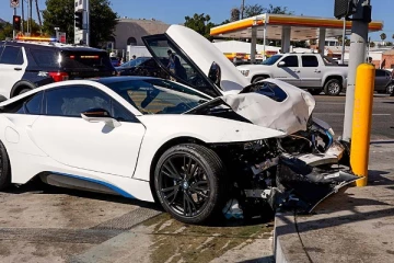 வேண்டுமென்றே தந்தையின் வாகனத்தை மோதிய மகன்!