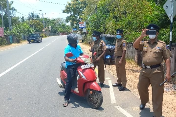 மக்கள் நடமாட்டமின்றி வெறிசோடிய நிலையில் யாழ்ப்பாணம் (Photos)