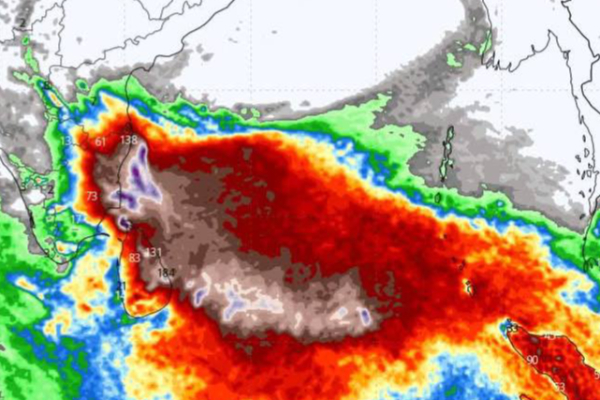 வலுப்பெற்றுள்ள காற்றழுத்த தாழ்வு மண்டலம்! சில பகுதிகளில் நாளை முதல் தீவிரமடையும் மழை | Bay Of Bengal System Strengthens Low Pressure வலுப்பெற்றுள்ள காற்றழுத்த தாழ்வு மண்டலம்! சில பகுதிகளில் நாளை முதல் தீவிரமடையும் மழை | Bay Of Bengal System Strengthens Low Pressure