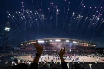 பிரித்தானியாவில் கோலாகலமாக தொடங்கிய காமன்வெல்த் விளையாட்டு போட்டி!