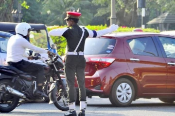 கடும் போக்குவரத்து கட்டுப்பாடு அமுலில்! குறுக்கு பாதைகளும் பூட்டு