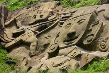 அடர்ந்த காட்டின் நடுவில் பார்ப்போரை ஆச்சரியப்பட வைக்கும் 99 லட்சத்து 99 ஆயிரத்து 999 சிலைகள்: தீர்க்கமுடியாத அளவிற்கு தொடரும் மர்மம்!