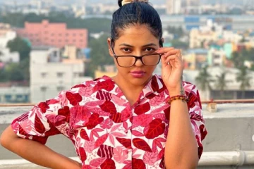 பாக்கியலட்சுமி ராதிகா நடிகை ரேஷ்மா பசுபுலடி வெளியிட்ட மொட்டைமாடி புகைப்படங்கள்..