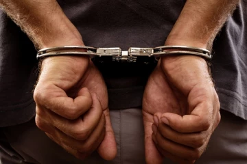 இலங்கையில் நேர்ந்த சம்பவம் ;14 போலி மாணிக்கக் கற்களுடன் 06 சந்தேக நபர்கள் கைது