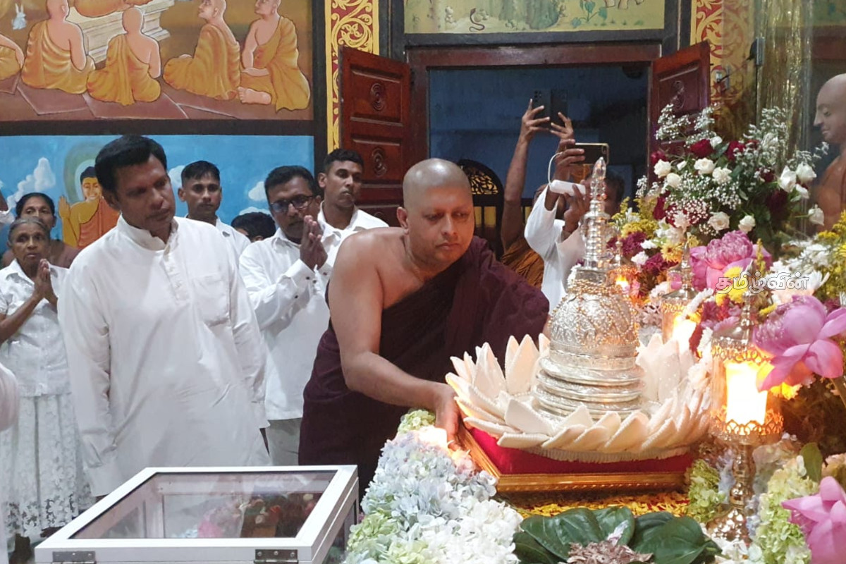 நாடளாவிய ரீதியில் கொண்டாட்டப்படும் வெசாக் பண்டிகை - திரளும் பொதுமக்கள் | Vesak Festival Celebrated Islandwide நாடளாவிய ரீதியில் கொண்டாட்டப்படும் வெசாக் பண்டிகை - திரளும் பொதுமக்கள் | Vesak Festival Celebrated Islandwide