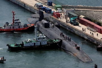 வடகொரியாவை எதிர்க்க நீர்மூழ்கிக் கப்பல் அனுப்பிய அமெரிக்கா