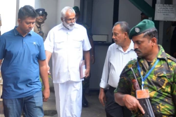 டக்ளஸ் தேவானந்தா மருத்துவமனையில் அனுமதி