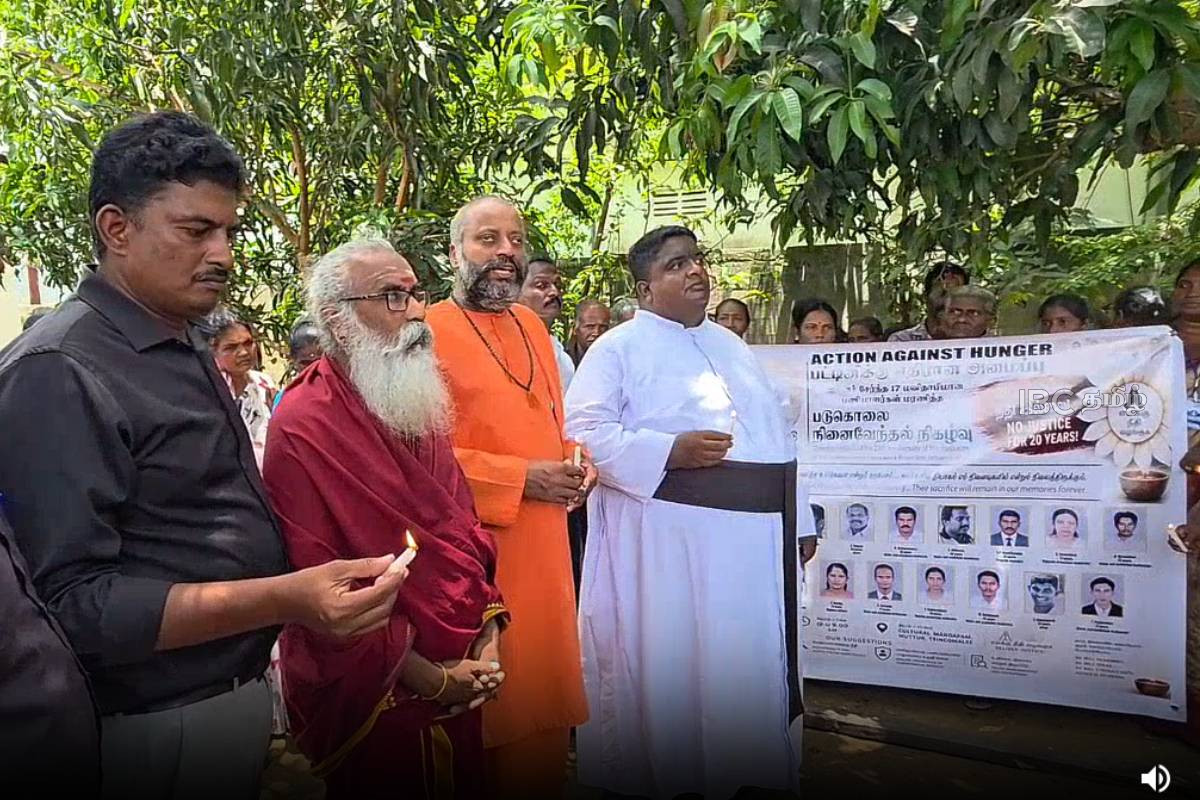 மூதூரில் இடம்பெற்ற 17 தொண்டாளர்கள் படுகொலை நினைவேந்தல்! | Commemoration 17 Aid Workers Killed In 2006 Muthur