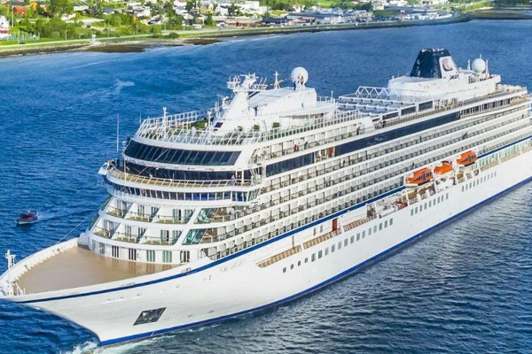 கொழும்புக்கு வந்த அதிசொகுசு பயணிகள் கப்பல்! | A Luxury Passenger Ship Arrived In Colombo