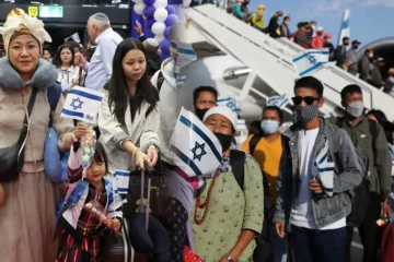 இஸ்ரேலுக்கு குடிபெயரும் நூற்றுக்கணக்கான இந்தியர்கள்