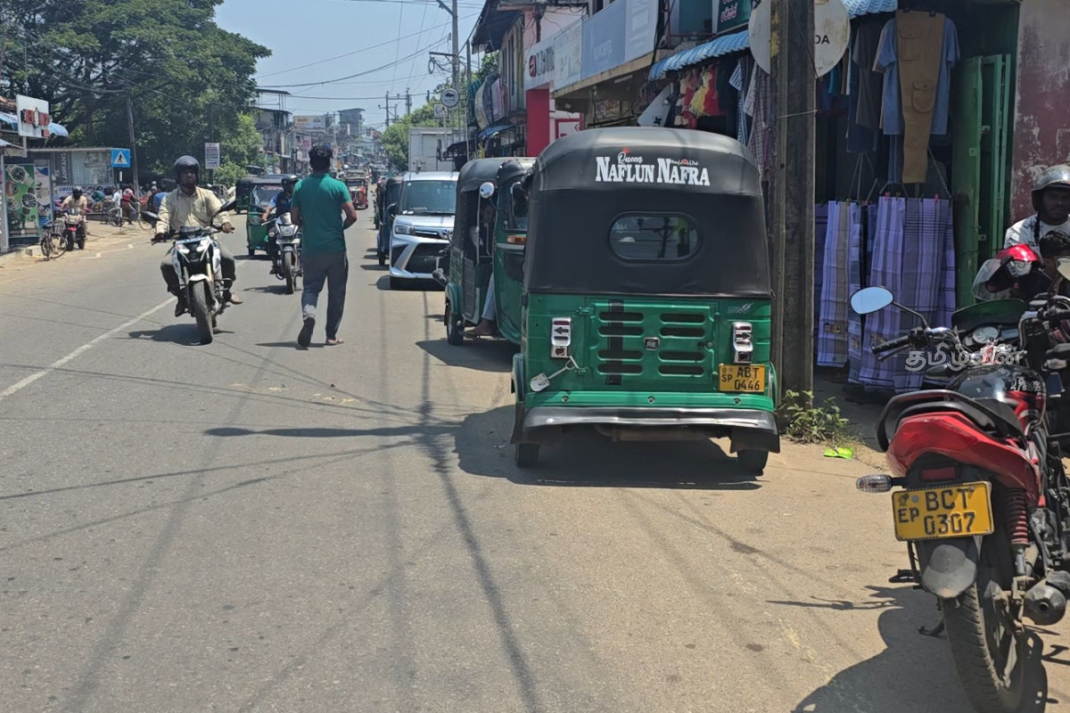 கிண்ணியாவில் 25க்கும் மேற்பட்ட சாரதிகளுக்கு அபராதம் | 25 Drivers Fined For Violating Traffic Rules கிண்ணியாவில் 25க்கும் மேற்பட்ட சாரதிகளுக்கு அபராதம் | 25 Drivers Fined For Violating Traffic Rules