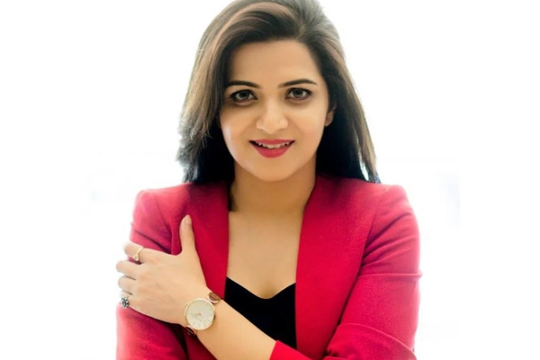 பெயரை கெடுத்துக்கொள்ள போகும் தொகுப்பாளினி டிடி.. 37 வயதில் இது தேவையா | Dhivyadharshini In Bigg Boss Season 6