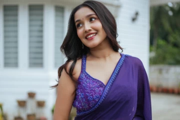 அனிகா சுரேந்திரன் சேலையில் அழகிய போட்டோஷூட்