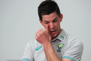 பெண் கொடுத்த பாலியல் புகார் : கேப்டன் பொறுப்பிலிருந்து விலகினார் டிம் பெய்ன்