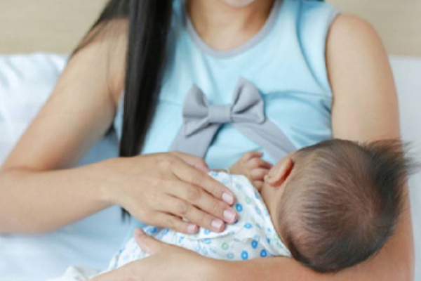 குழந்தை பெறாமலே தாய்ப்பால் கொடுக்கலாமா? - மருத்துவர்கள் என்ன கூறுகிறார்கள்? அலசுவோம் - தமிழ்நாடு