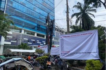 இந்தோனேசியாவில் வீதிக்கு இறங்கிய தமிழர்கள்! (PHOTOS)