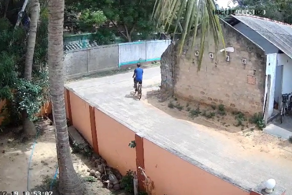 யாழில் துவிச்சக்கர வண்டி திருட்டு ; வெளியான சிசிடிவி காட்சி | Two Wheeler Theft In Jaffna Cctv Footage Released