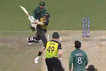 விநோதமான பந்திலும் சிக்ஸர் விளாசிய வார்னர் - வைரலாகும் வீடியோ