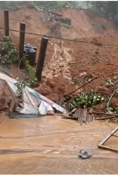 கண்டியில் பாரிய மண்சரிவு! 20 குழந்தைகள் உள்ளிட்ட 120 பேர் மாயம் | Massive Landslides In Kalkottuwa Area