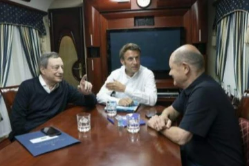 உக்ரைனுக்கு இரவு நேர தொடரூந்தில் பயணித்த ஐரோப்பிய தலைவர்கள்!