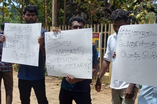 யாழ்.பல்கலைக்கழக மாணவர்கள் கவனயீர்ப்பு போராட்டம்! | Jaffna University Students Protest