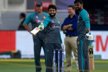 பாகிஸ்தான் அணி வீரர்களுக்கு கொரோனா? - திட்டமிட்டபடி போட்டி நடக்குமா என குழப்பம்