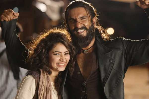 20 வயதில் ரூ. 1000 கோடி வசூல் நாயகி!! நடிகை சாரா அர்ஜுனின் கிளாமர் ஷூட்... | 20 Age Actress Sara Arjun Recent Photoshoot Post