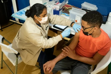 தடுப்பூசி செலுத்திக் கொண்டால் ரூ.8 ஆயிரம் பரிசு - அதிரடி அறிவிப்பு