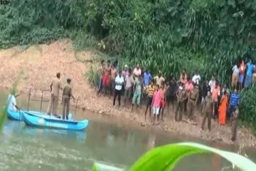 தாயால் வீசப்பட்ட சிறுவனின் சடலம் கரையொதுங்கியது
