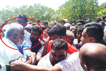 பூநகரி பகுதியில் அமைச்சர் டக்ளஸை சுற்றி வளைத்த பொது மக்களால் அமைதியின்மை