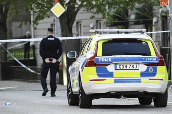 சுவீடன் நாட்டில் சிறுவர்களைப் பயன்படுத்தி வன்முறைச் செயல்களில் ஈடுபடும் குற்றக் குழுக்கள் | Criminal Groups Children Commit Acts Sweden சுவீடன் நாட்டில் சிறுவர்களைப் பயன்படுத்தி வன்முறைச் செயல்களில் ஈடுபடும் குற்றக் குழுக்கள் | Criminal Groups Children Commit Acts Sweden