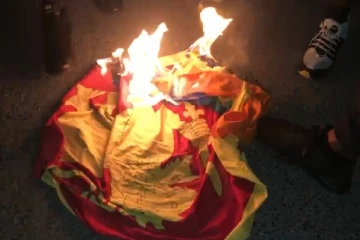 பிரான்ஸில் எரிக்கப்பட்ட சிறிலங்கா தேசிய கொடி! (காணொளி)