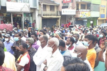 அரசுக்கெதிராக ராகலை நகரில் ஒன்று திரண்ட மக்கள்