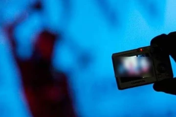 காசுக்காக இப்படியா? உல்லாசமாய் இருந்த வீடியோ வைத்து 4 பேருடன் பெண் செய்த காரியம் !