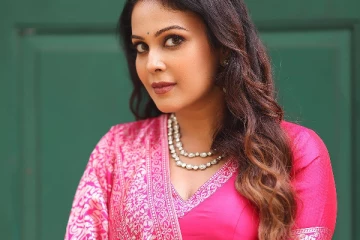 பிங்க் உடையில் நடிகை சாந்தினியின் அழகிய போட்டோஷூட்