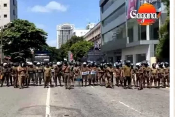 අන්තර් විශ්ව විද්‍යාල භික්ෂු බල මණ්ඩලයේ දැවැන්ත විරෝධයට ජල ප්‍රහාරයක්..!(VIDEO)