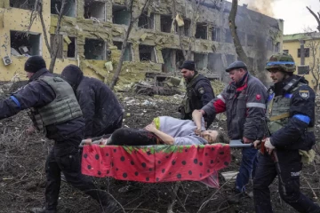 ரஸ்ய தாக்குதலில் தரைமட்டமான வைத்தியசாலை! புகைப்படத்திற்கு சர்வதேச விருது