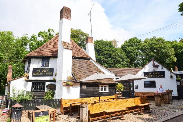 பிரித்தானியாவில் மிக பழமையான மதுபான விடுதிக்கு ஏற்பட்ட நிலை! கவலையில் மக்கள் | Uk Re Olde Fighting Cocks Closed Heavy Loss Corona பிரித்தானியாவில் மிக பழமையான மதுபான விடுதிக்கு ஏற்பட்ட நிலை! கவலையில் மக்கள் | Uk Re Olde Fighting Cocks Closed Heavy Loss Corona