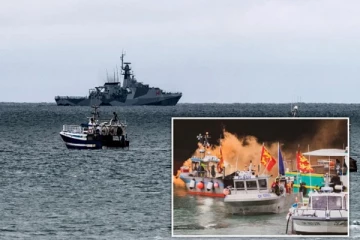 பிரித்தானியாவின் கட்டுப்பாடுகளினால் பதற்றம்! மீள திரும்பும் ரோயல் கடற்படை கப்பல்கள்