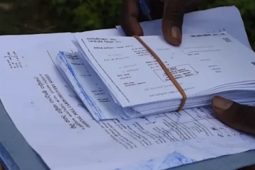 தபால் நிலையங்களில் தேங்கியுள்ள 350,000ற்கும் மேற்பட்ட வாக்காளர் அட்டைகள்