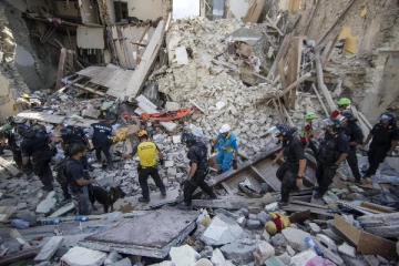 பூகம்ப இடிபாடுகளில் இருந்து மீட்கப்பட்ட கர்பிணி பெண்ணிற்கு காத்திருந்த அதிர்ச்சி!