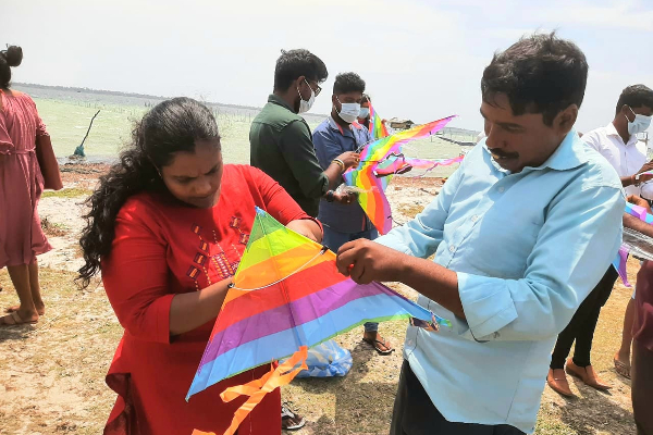 யாழில் பட்டம் விட்டு கவனயீர்ப்பு போராட்டம்(Photos) | The Struggle To Leave The Degree In Yali