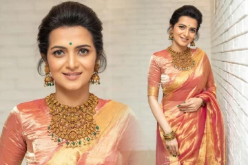 புடவை அணிந்து தங்கச்சிலை போல் இருக்கும் தொகுப்பாளினி டிடி.. அழகிய போட்டோஷூட்